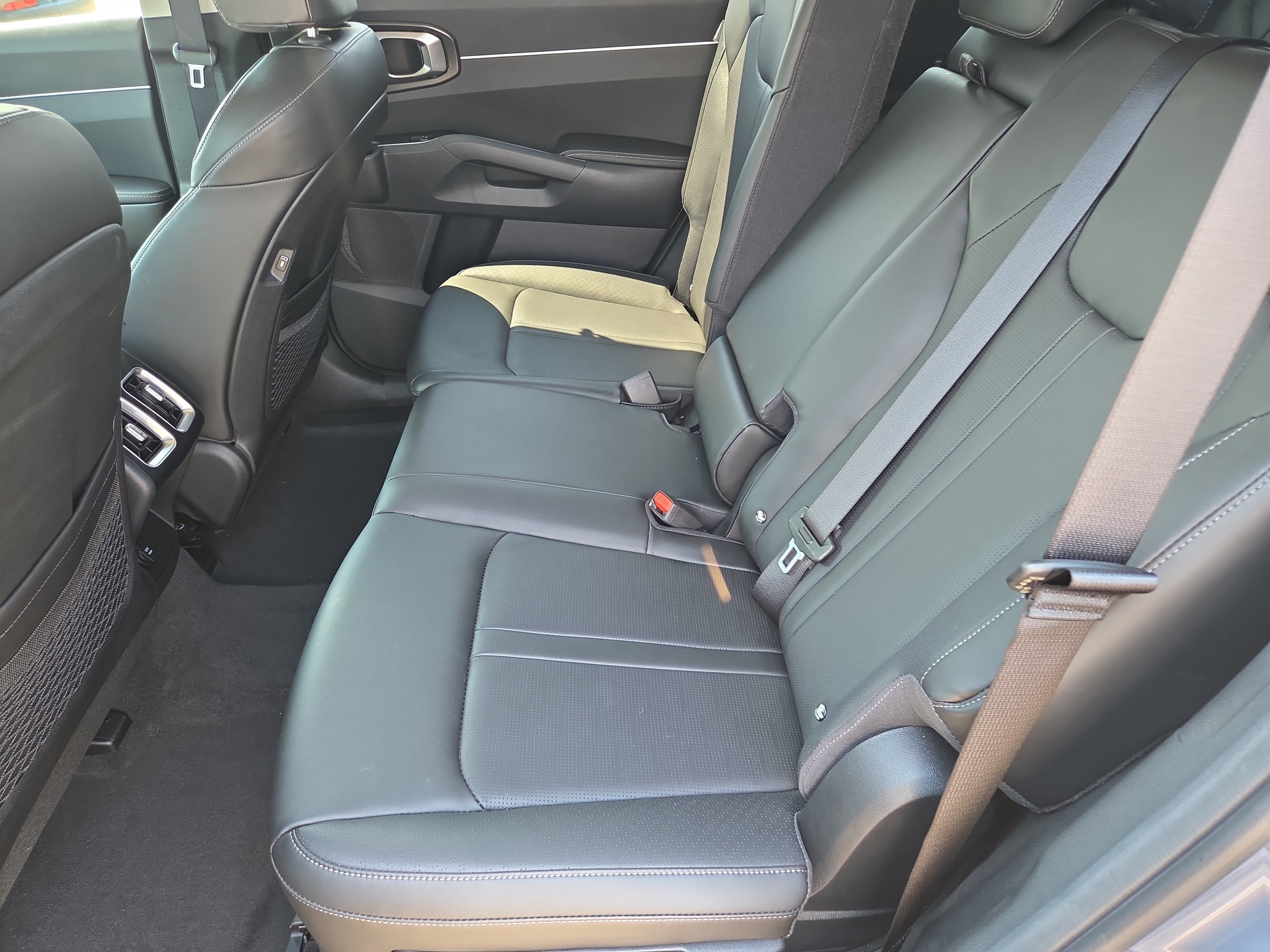 Certified 2024 Kia Sorento S FWD image 7