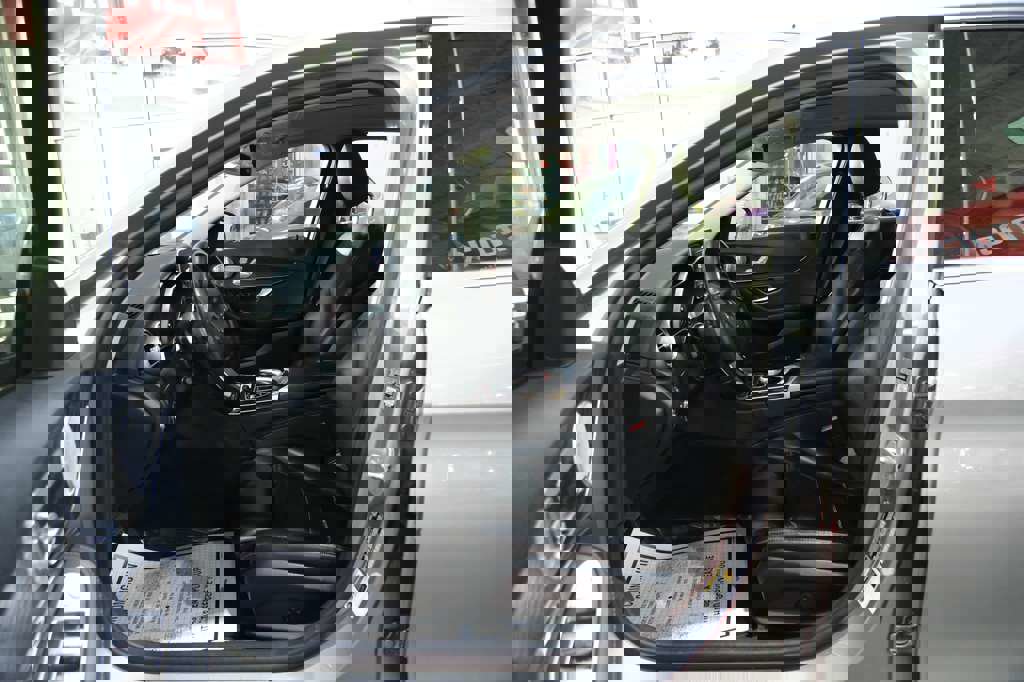 Used 2015 Mercedes-Benz C 300 4MATIC Sedan image 16