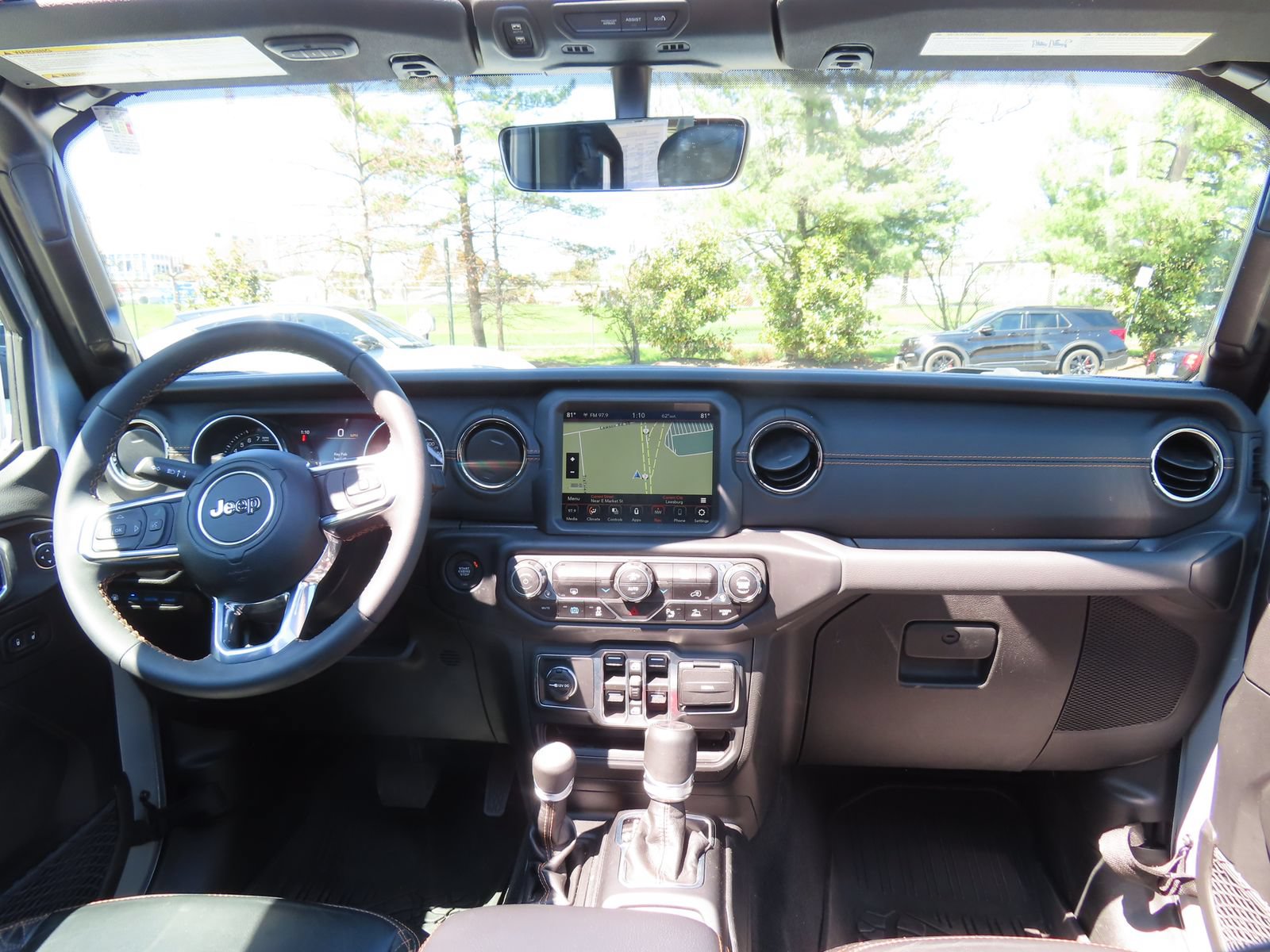 Used 2023 Jeep Wrangler Unlimited Sahara AWD/4WD image 17