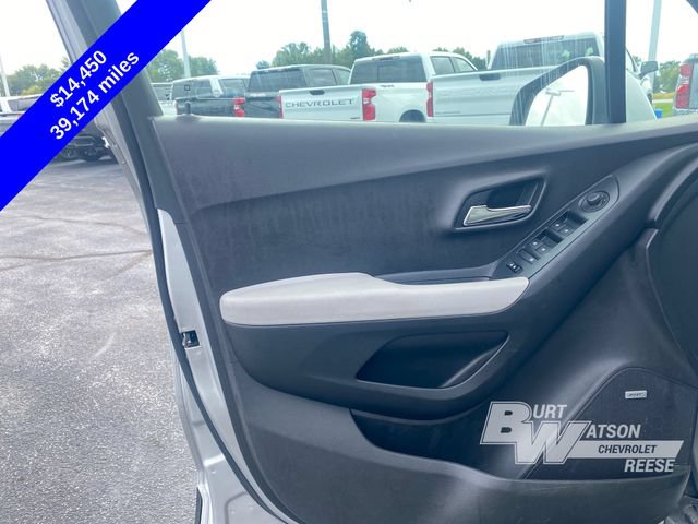 Used 2017 Chevrolet Trax Premier w/ Driver Confidence II Package FWD image 14