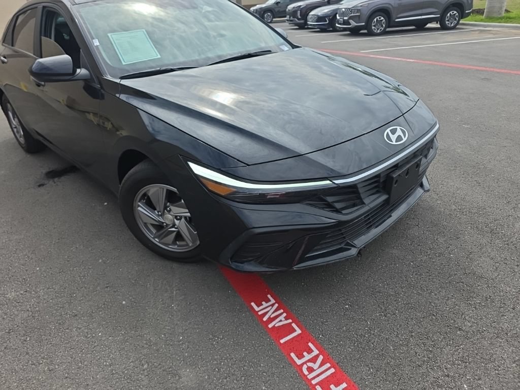 Used 2024 Hyundai Elantra SE FWD image 23