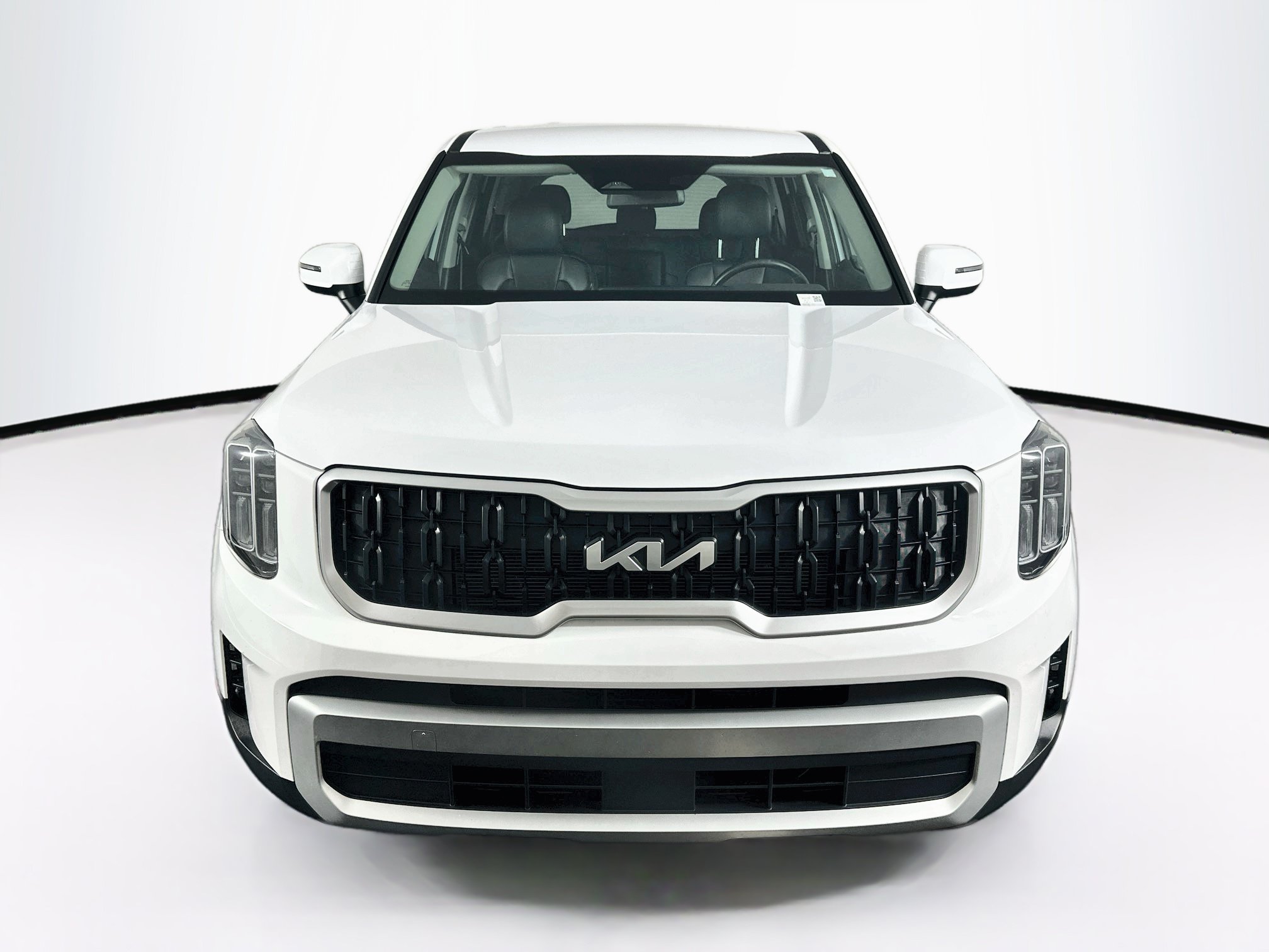 Used 2024 Kia Telluride LX FWD image 2