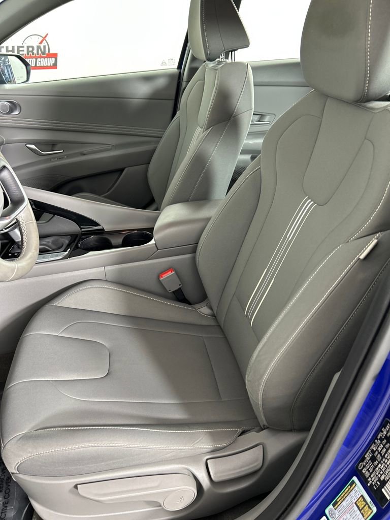 Used 2023 Hyundai Elantra SEL w/ Convenience Package FWD image 12