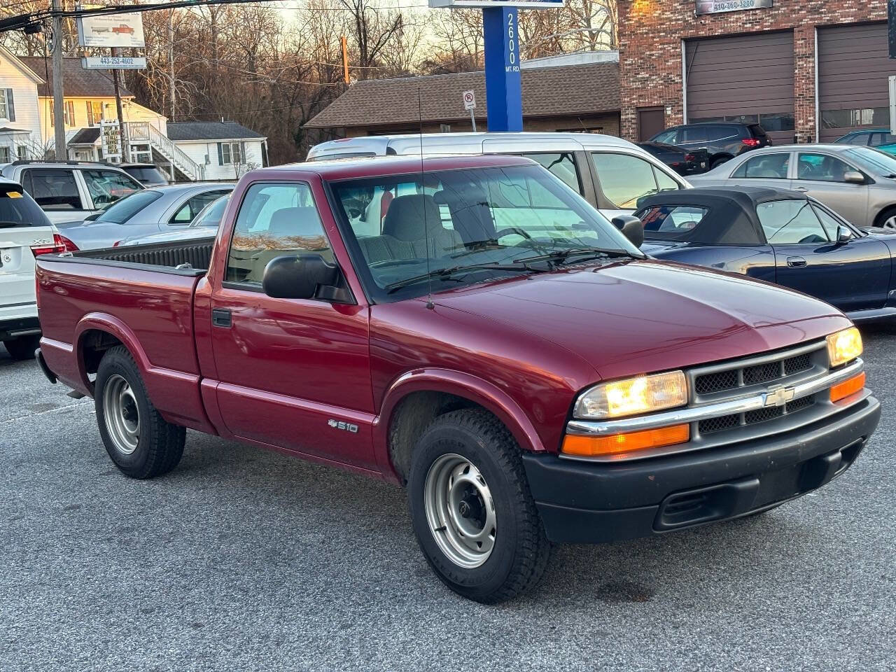 Used 2001 Chevrolet S10 Pickup 2WD Regular Cab image 2