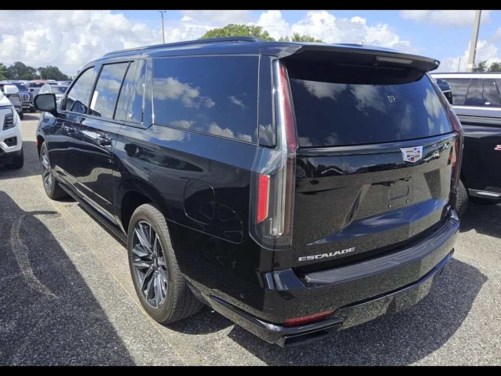 Used 2024 Cadillac Escalade ESV Sport Platinum w/ Heavy-Duty Trailer Package AWD/4WD image 8