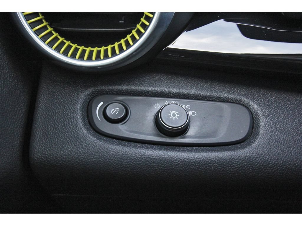 Used 2025 Chevrolet Trax ACTIV w/ Sunroof Package FWD image 19