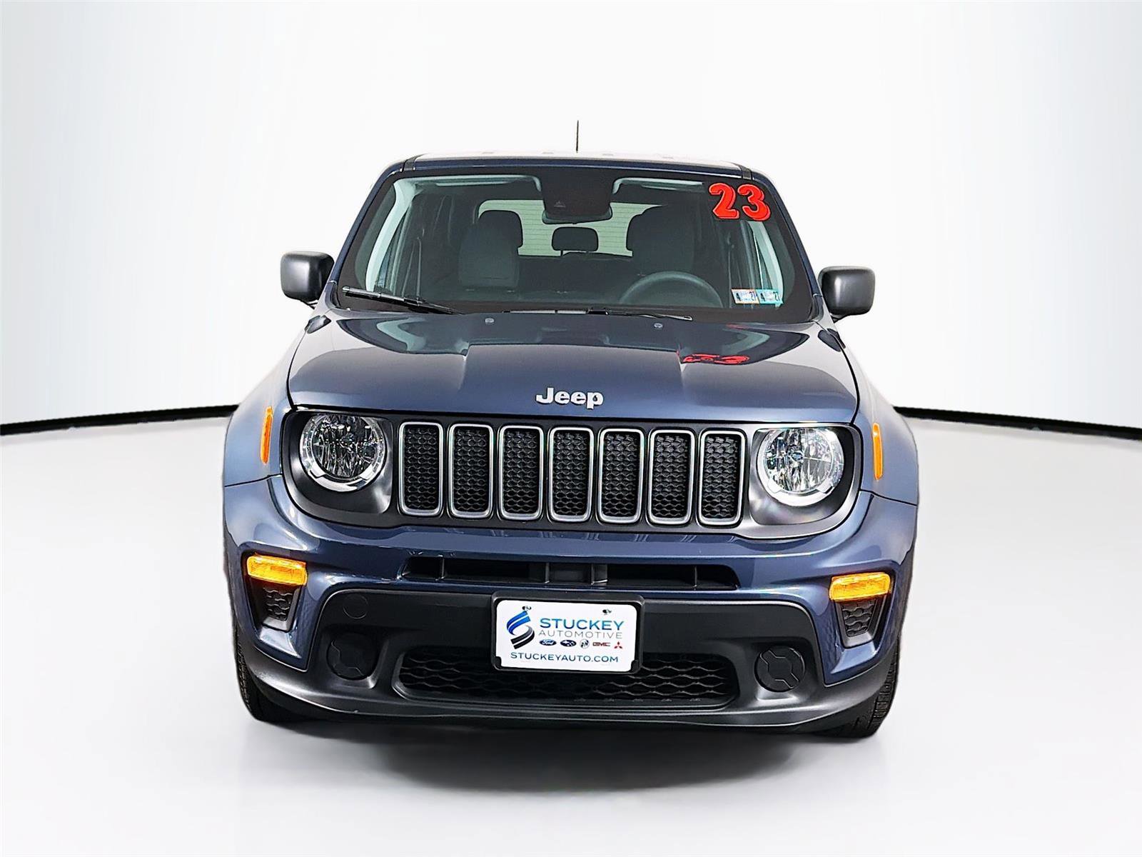 Used 2023 Jeep Renegade Latitude AWD/4WD image 2