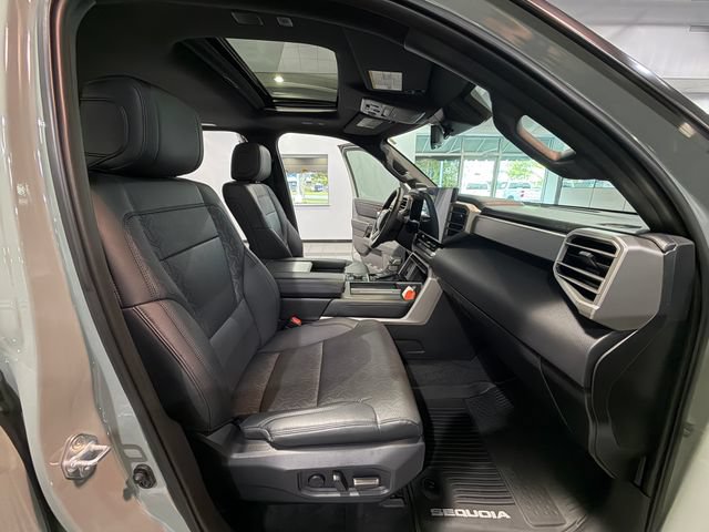 Used 2025 Toyota Sequoia Limited w/ Tow Technology Package AWD/4WD image 13