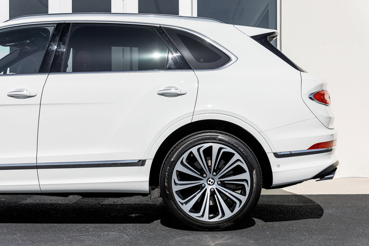Used 2023 Bentley Bentayga AWD/4WD image 11