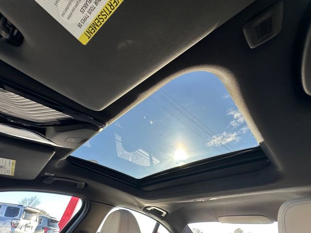 Used 2025 BMW 330i Sedan w/ Premium Package image 27