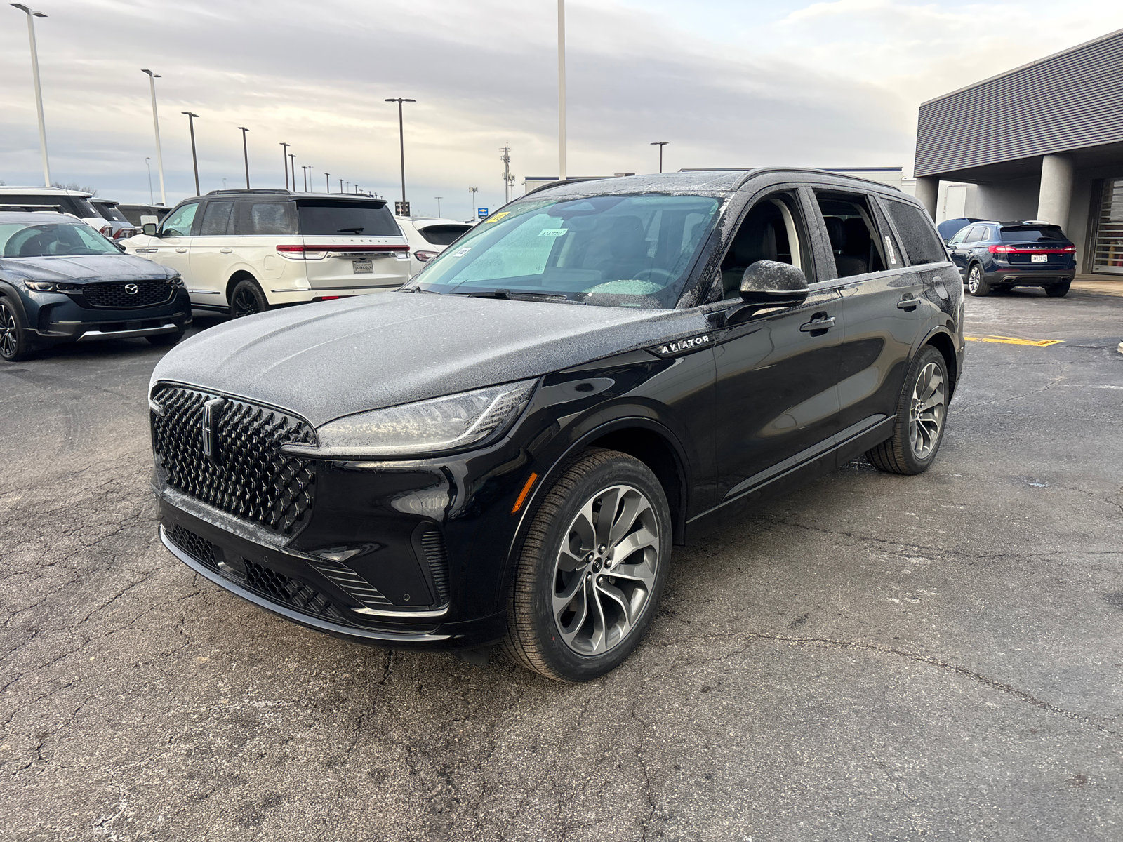 New 2026 Lincoln Aviator AWD w/ Jet Appearance Package image 3