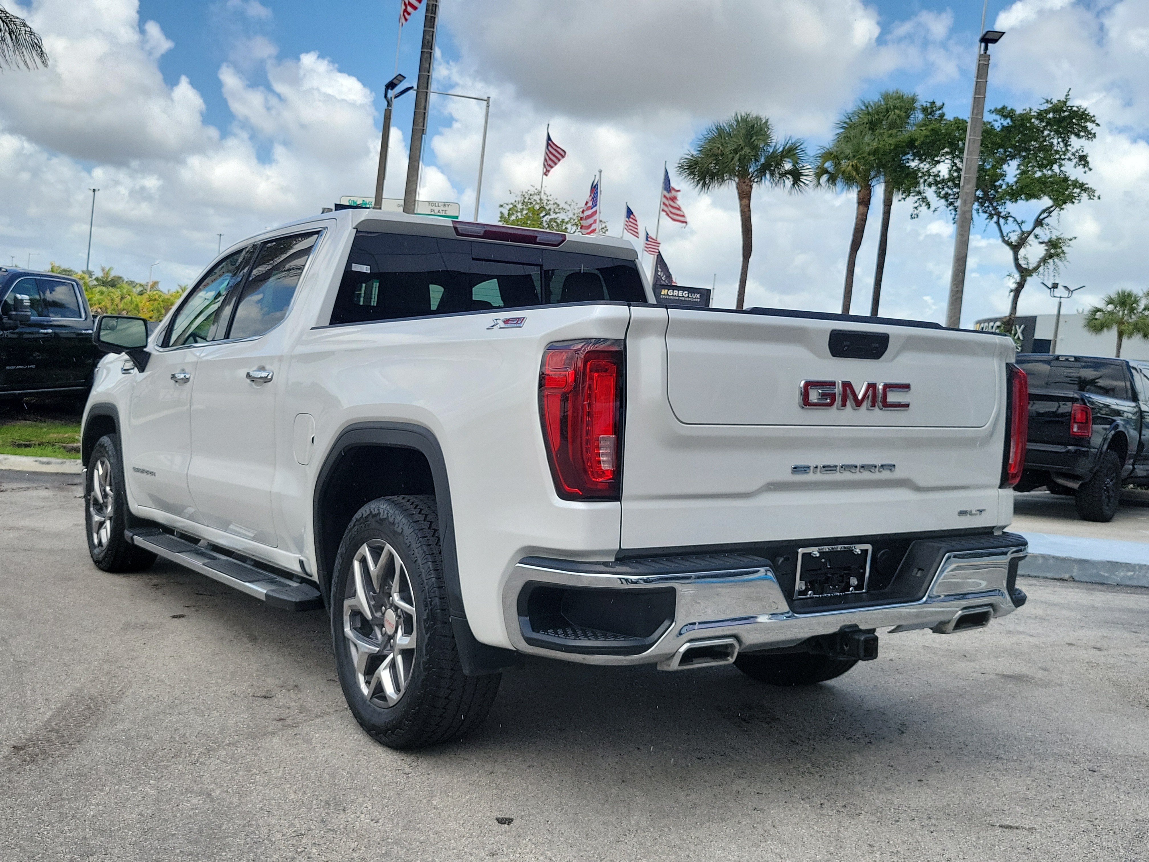 Used 2023 GMC Sierra 1500 SLT w/ SLT Premium Package AWD/4WD image 7