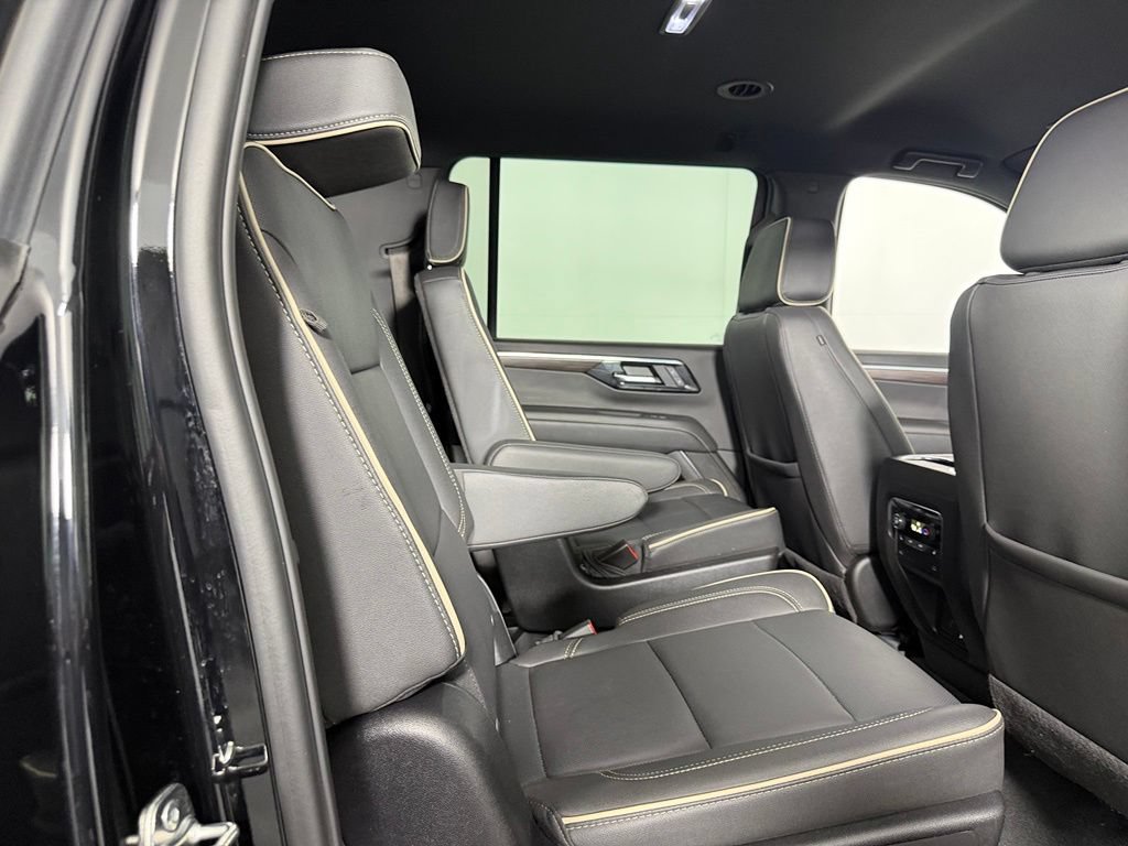 Used 2026 Chevrolet Suburban Premier AWD/4WD image 27