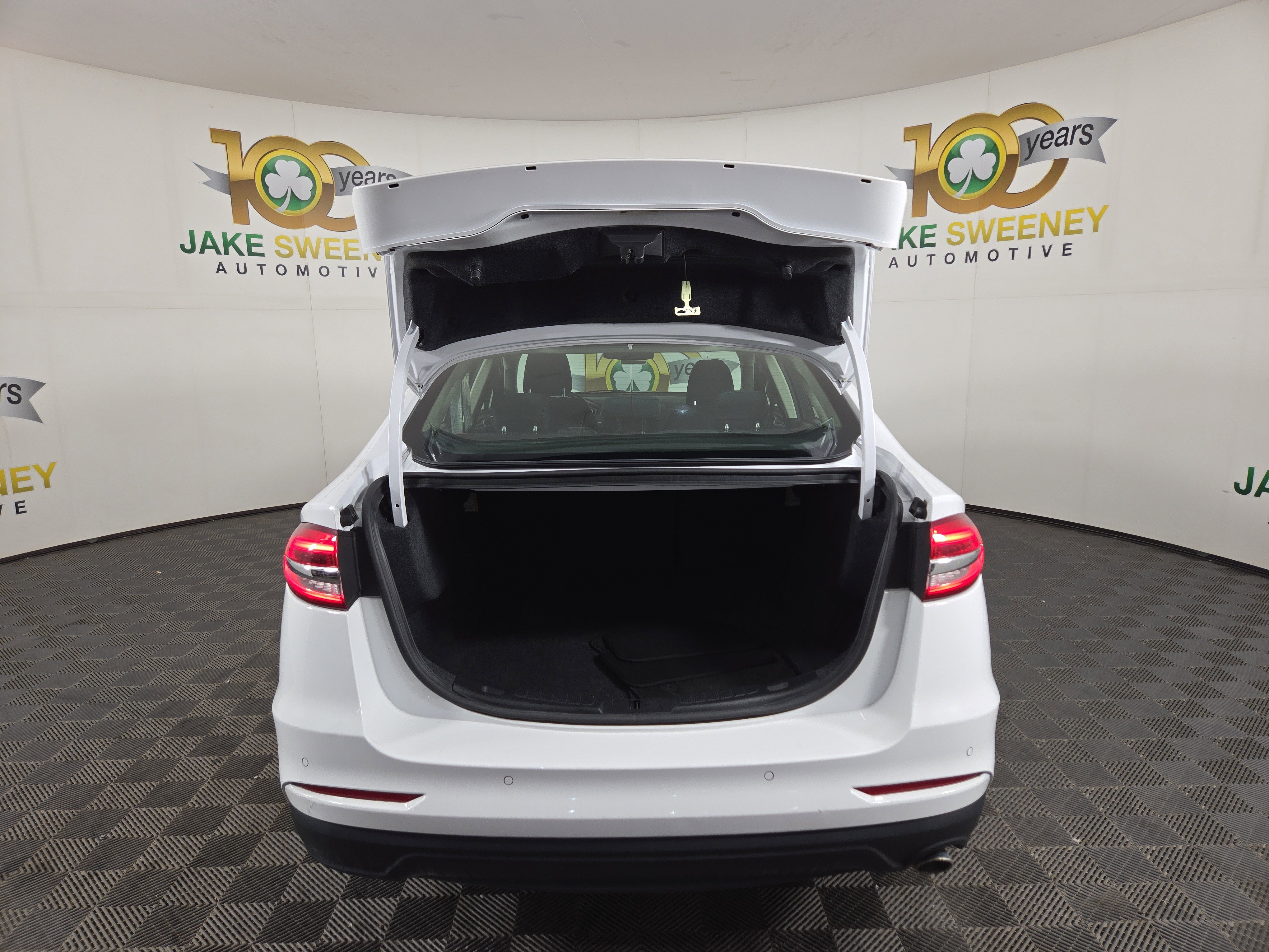 Used 2020 Ford Fusion SE image 31