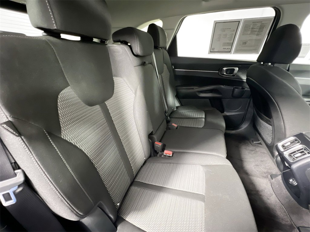 Certified 2024 Kia Sorento LX image 27
