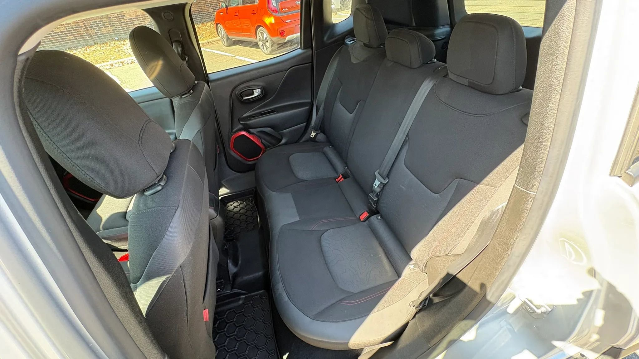 Used 2016 Jeep Renegade Trailhawk AWD/4WD image 26