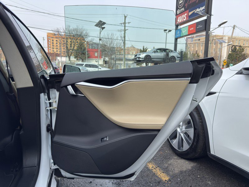 Used 2015 Tesla Model S 85D image 13