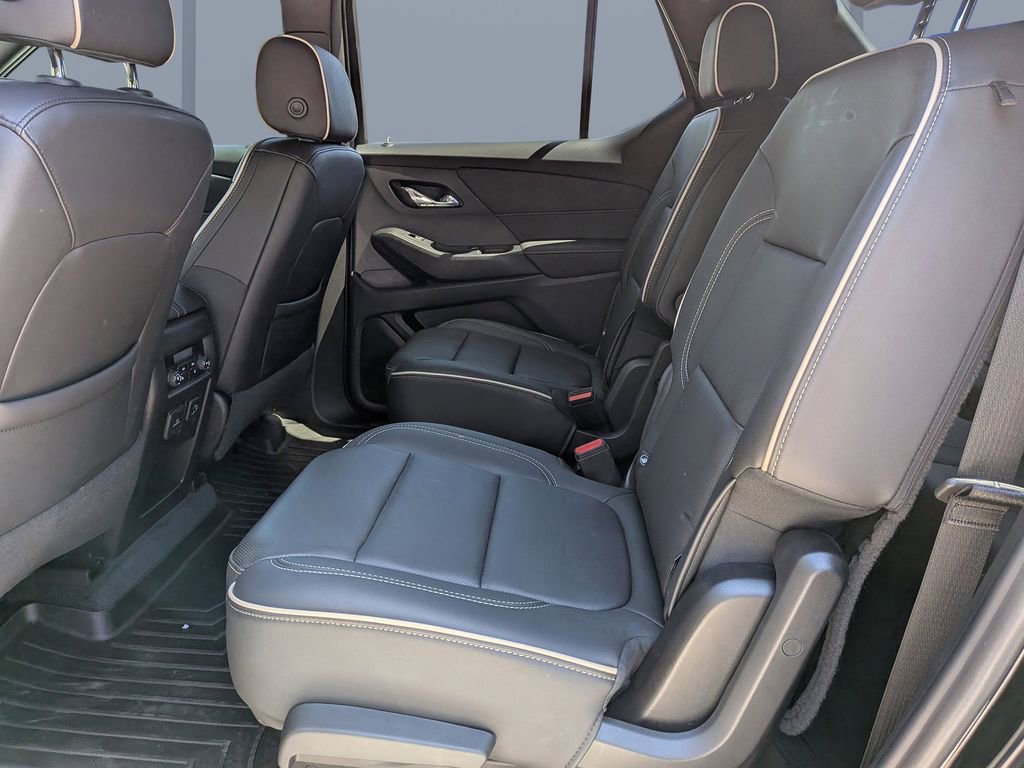 Used 2023 Chevrolet Traverse Premier FWD image 14
