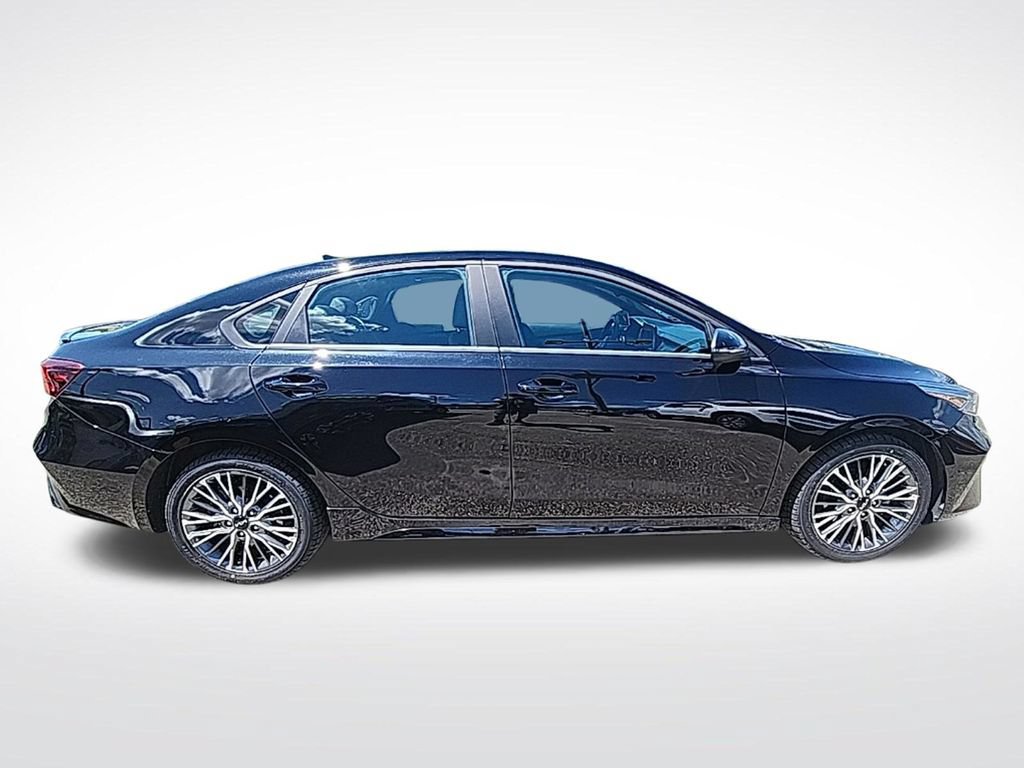 Used 2023 Kia Forte GT-Line w/ GT-Line Premium Package FWD image 9
