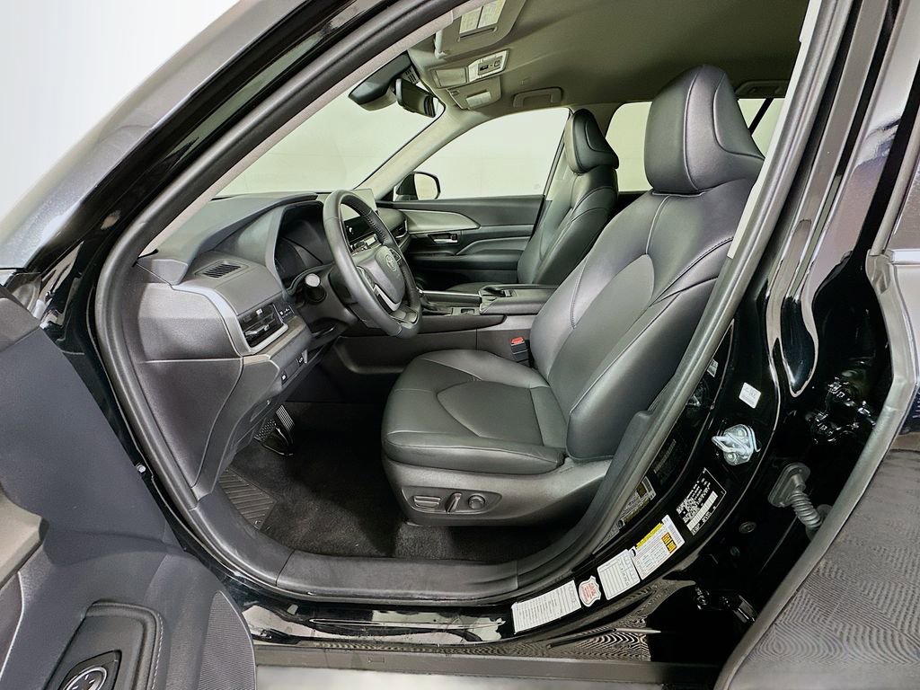 Certified 2025 Toyota Grand Highlander AWD image 21