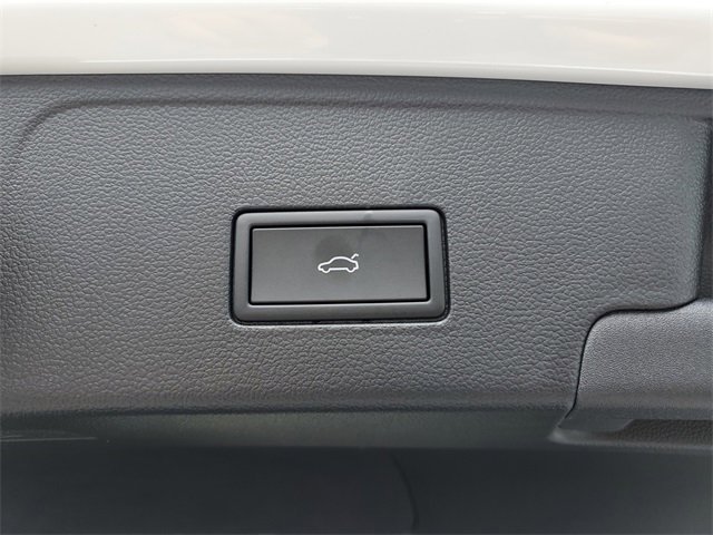 New 2026 Volkswagen Atlas Cross Sport SE image 9