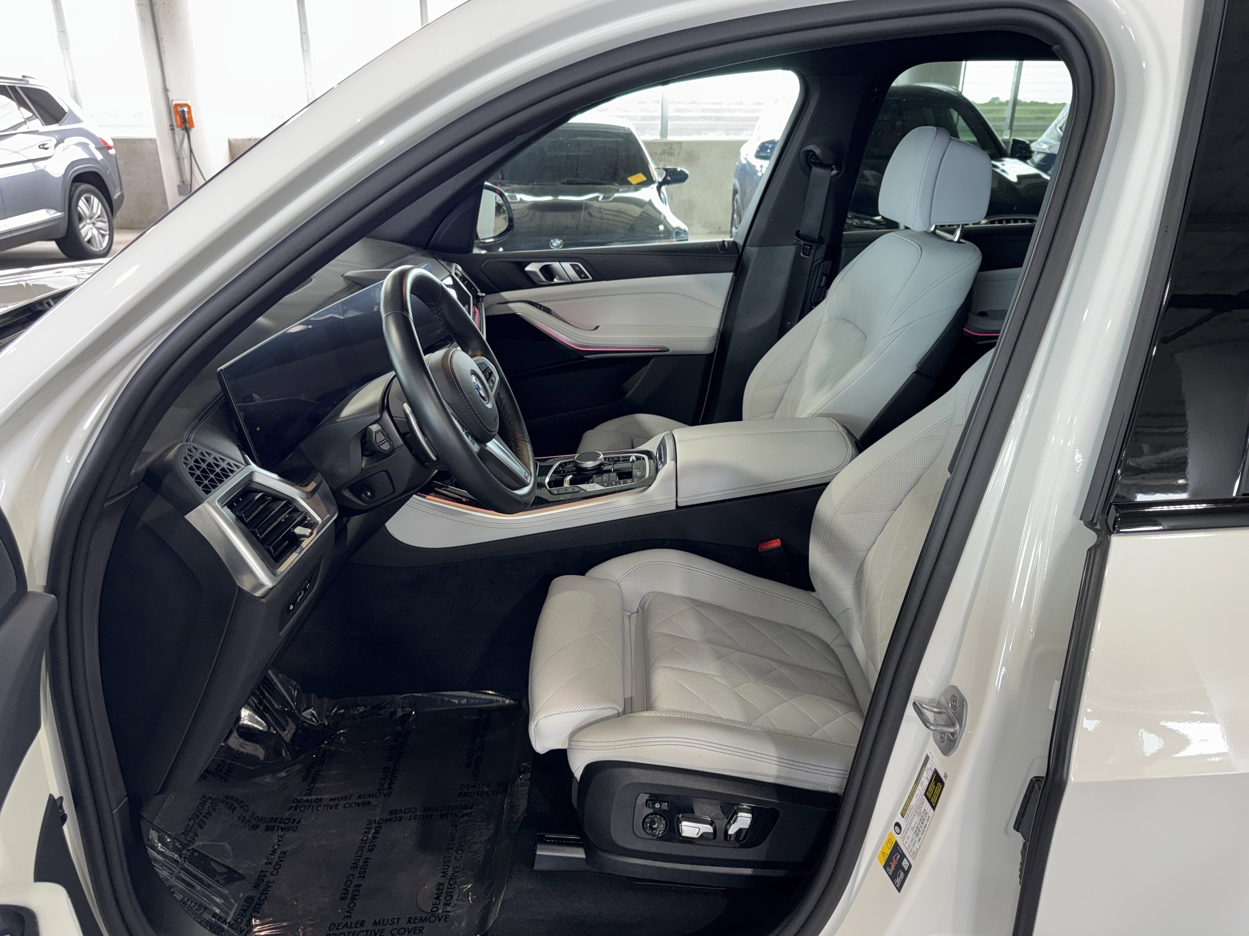 Certified 2025 BMW X5 xDrive50e w/ M Sport Package image 19