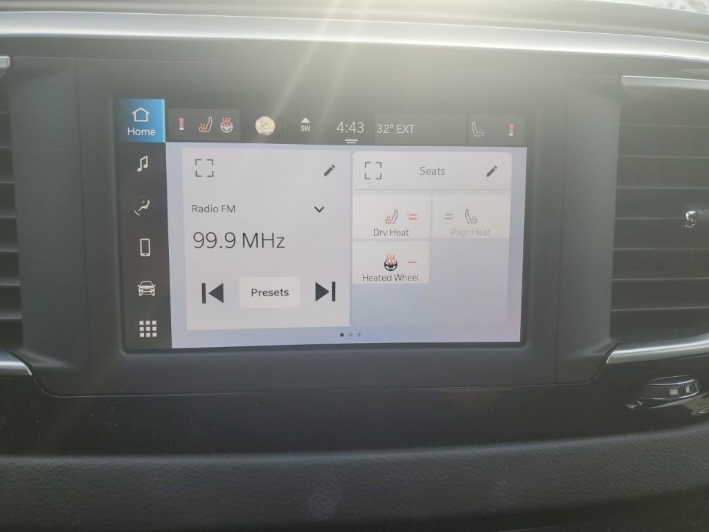 Used 2022 Chrysler Voyager LX image 10