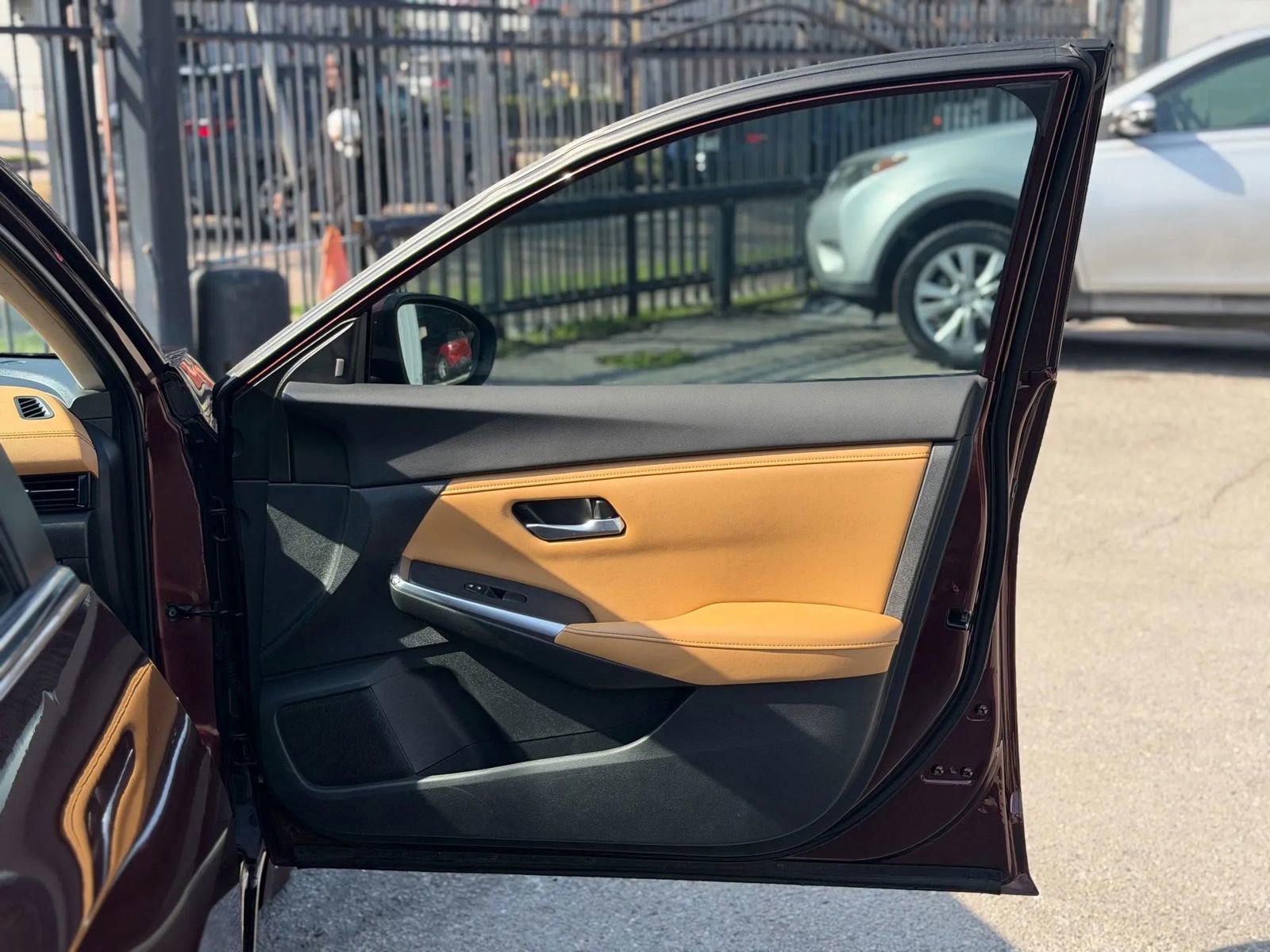 Used 2020 Nissan Sentra SV w/ SV Premium Package FWD image 10