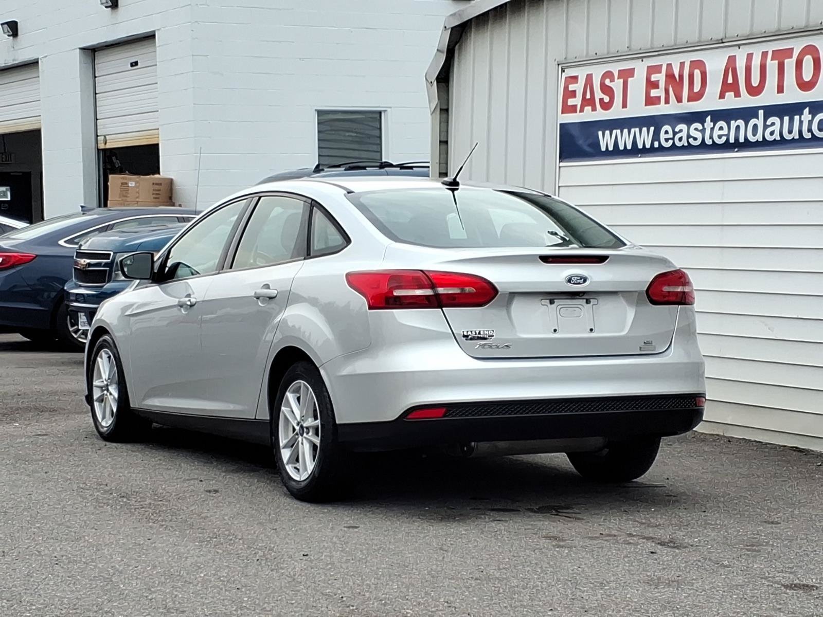 Used 2018 Ford Focus SE FWD image 3