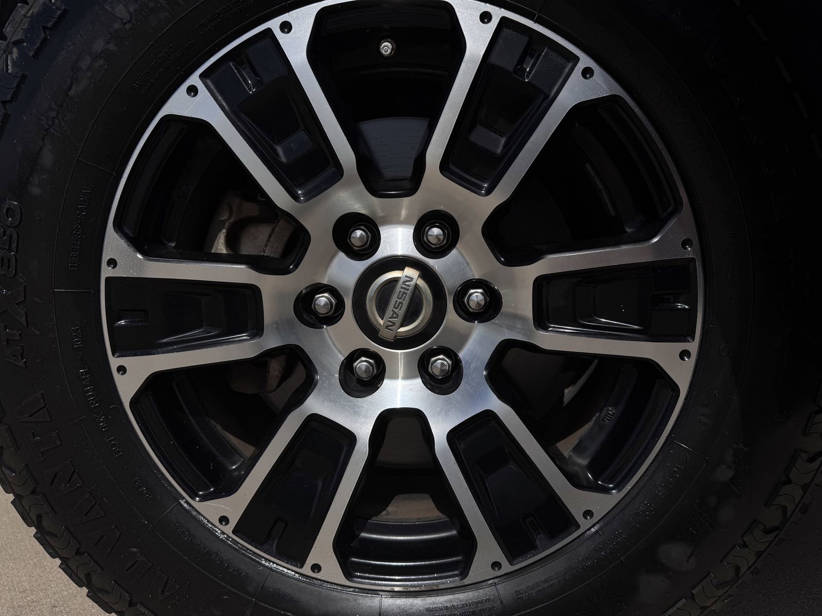 Used 2020 Nissan Titan SV w/ SV Convenience Package image 10