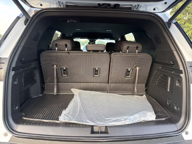 New 2027 Chevrolet Traverse LT w/ Driver Confidence Package FWD image 11