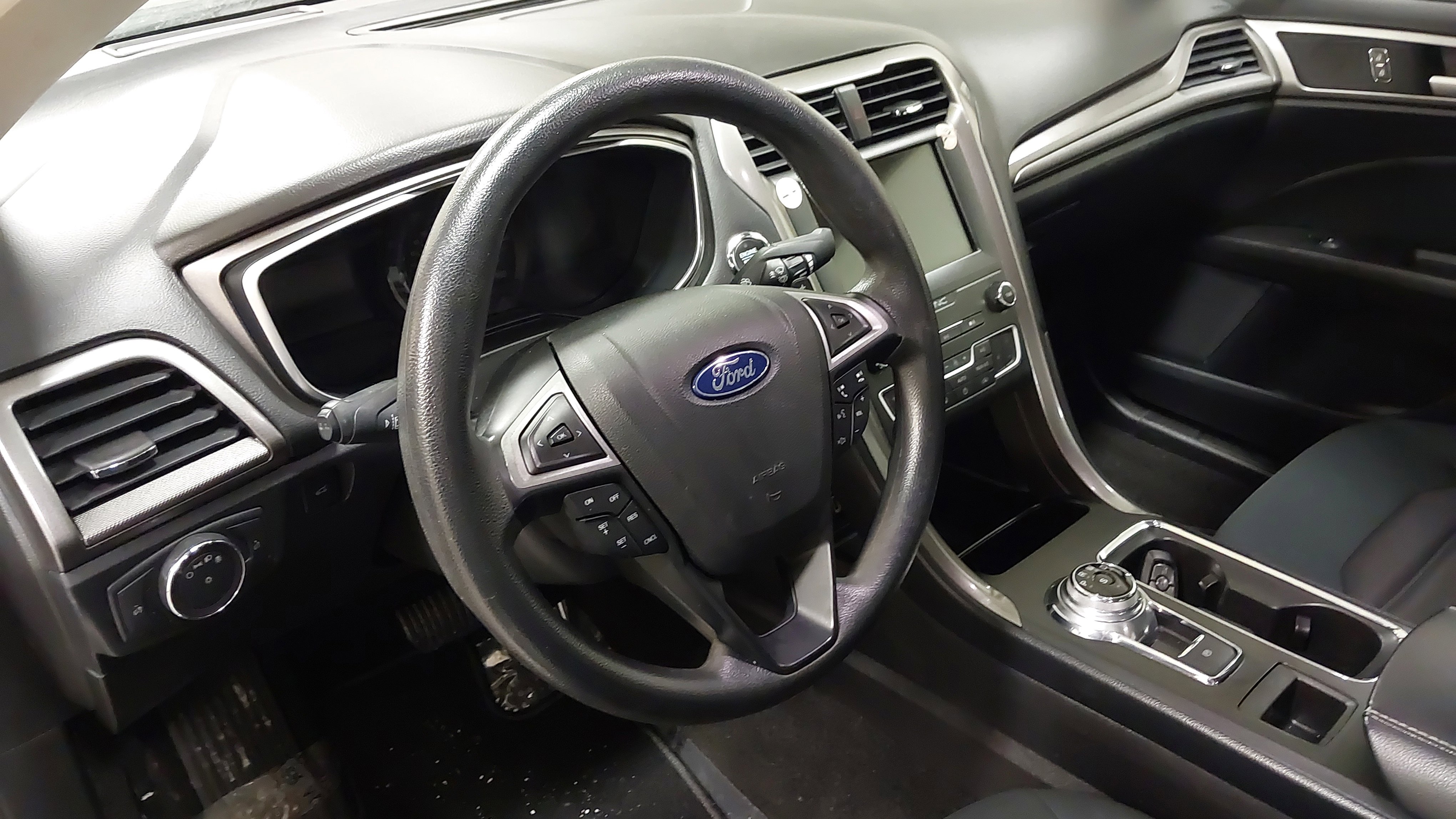 Used 2019 Ford Fusion SE image 17