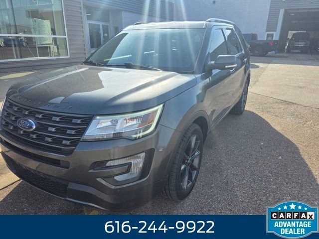 Used 2017 Ford Explorer XLT w/ Equipment Group 202A image 2