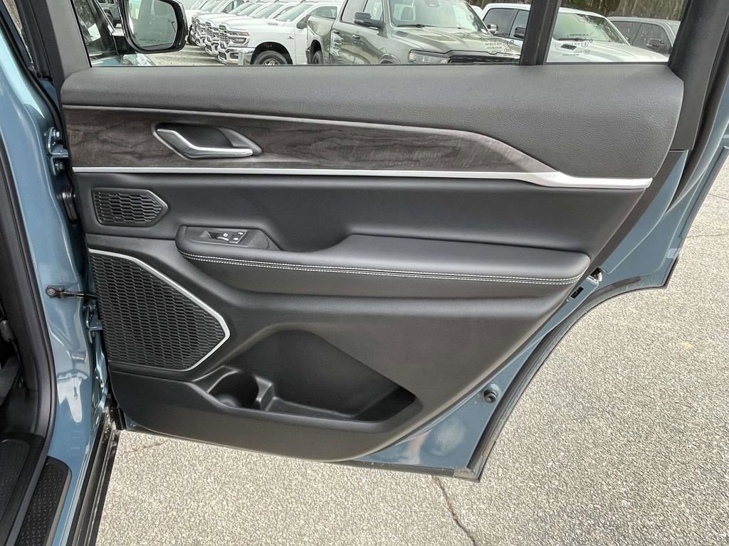 New 2026 Jeep Grand Cherokee L Limited image 15