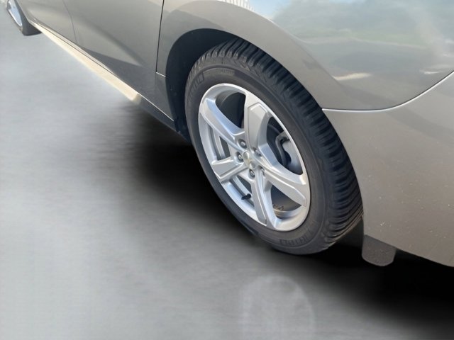 Used 2017 Chevrolet Volt LT w/ Comfort Package image 12