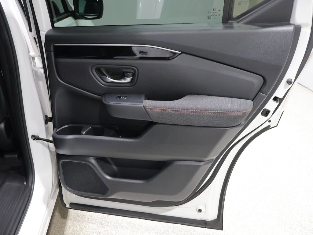 Used 2023 Honda Pilot Sport image 21