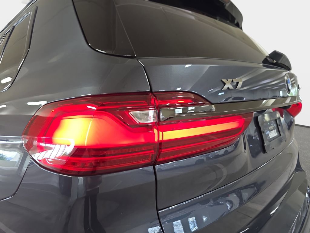 Used 2021 BMW X7 M50i w/ Dynamic Handling Package AWD/4WD image 33