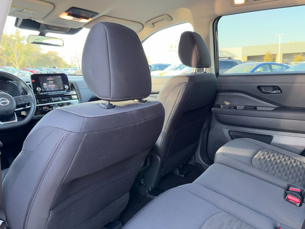 Used 2025 Nissan Pathfinder SV image 25