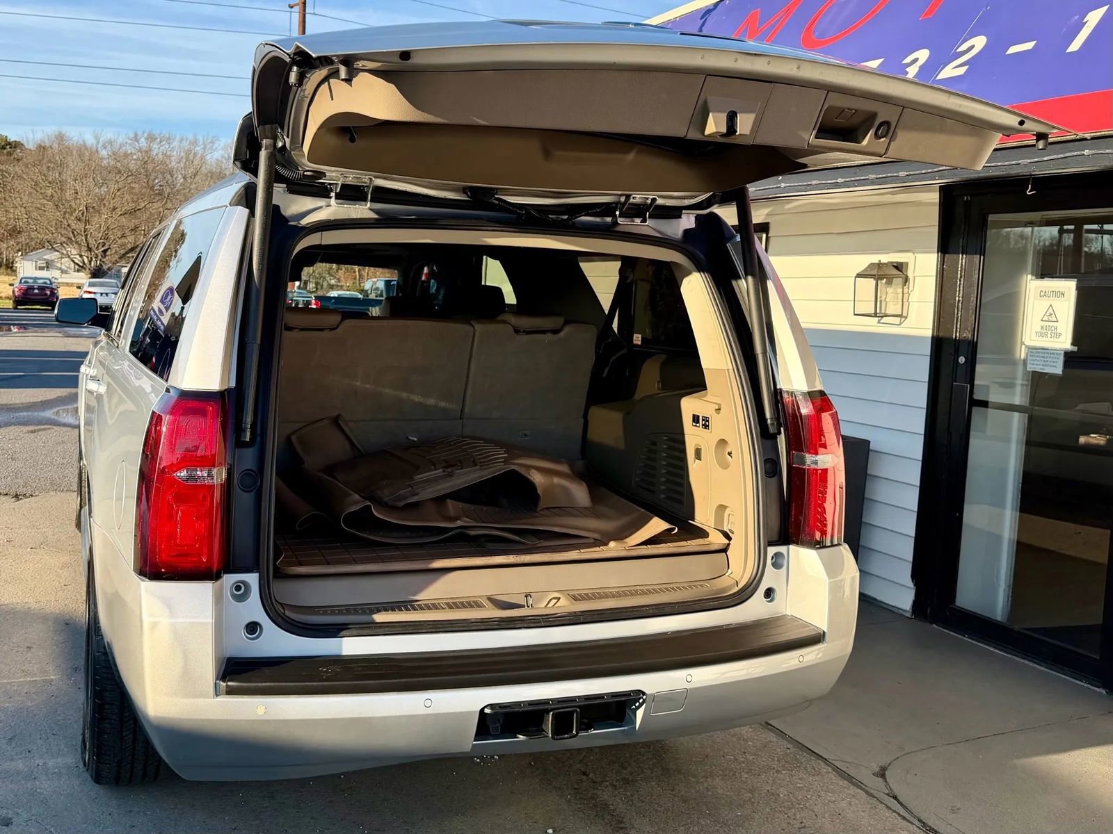 Used 2018 Chevrolet Suburban LT image 22