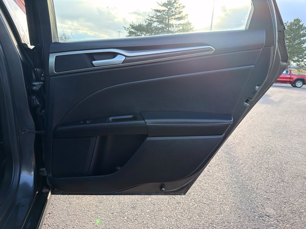 Used 2019 Ford Fusion SEL FWD image 14