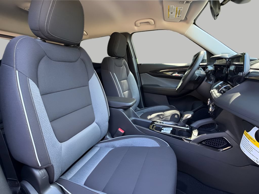 New 2026 Chevrolet TrailBlazer LT w/ LT Cold Weather Package FWD image 9