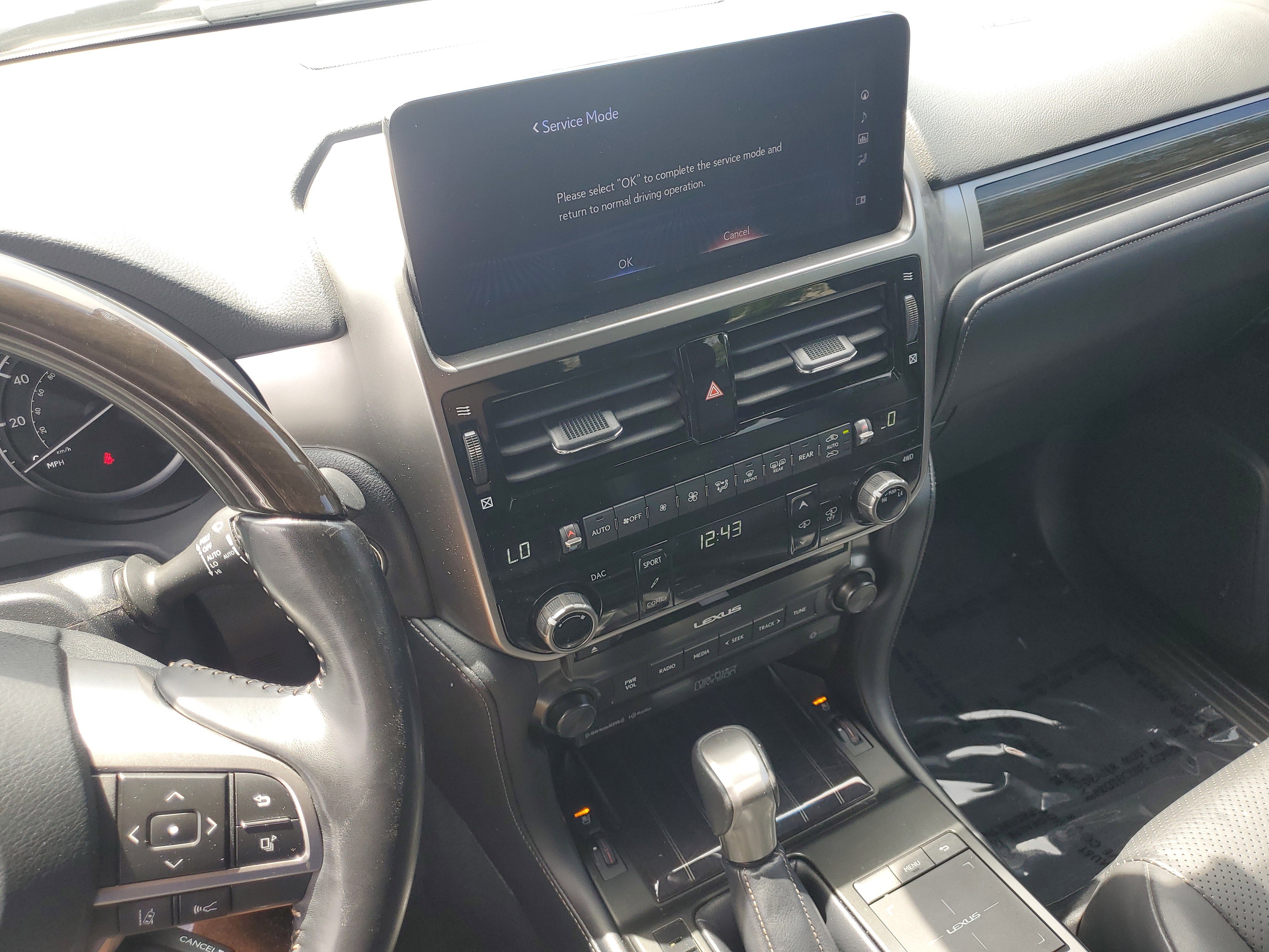 Used 2022 Lexus GX 460 Luxury w/ Accessory Package image 24