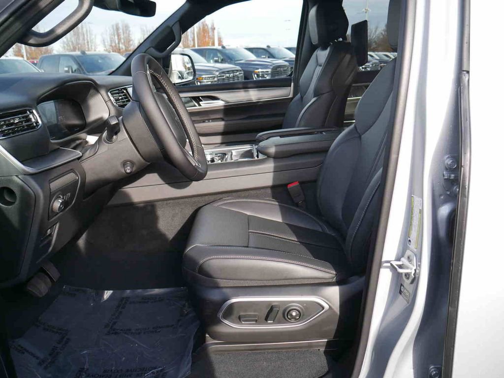 New 2025 Jeep Wagoneer Series II w/ Convenience Group I AWD/4WD image 30