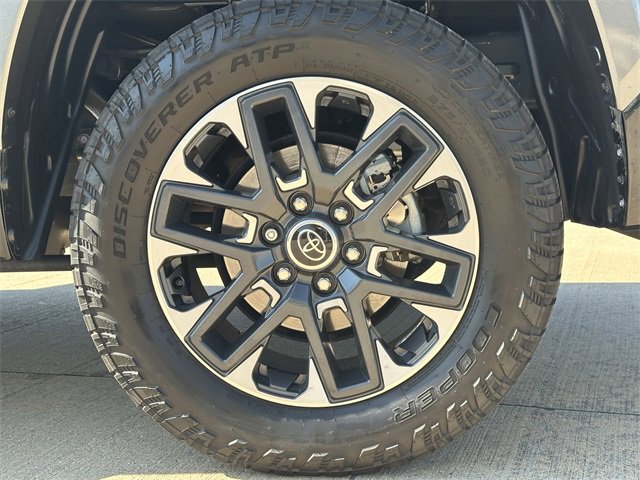 Used 2023 Toyota Tundra Limited image 9
