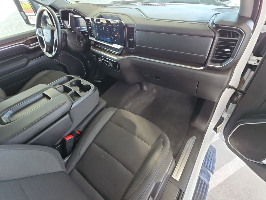 Used 2025 Chevrolet Silverado 2500 LT w/ Convenience Package image 30