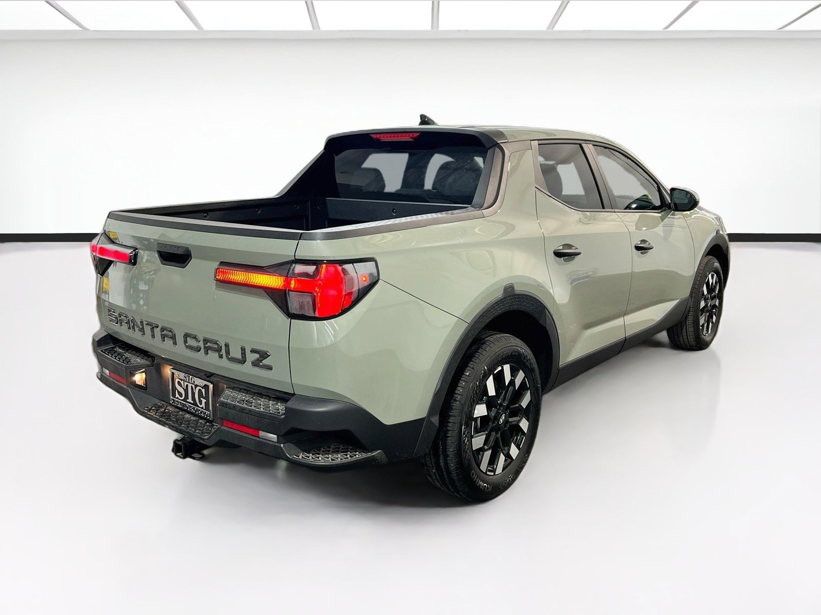 Used 2025 Hyundai Santa Cruz SE FWD image 4
