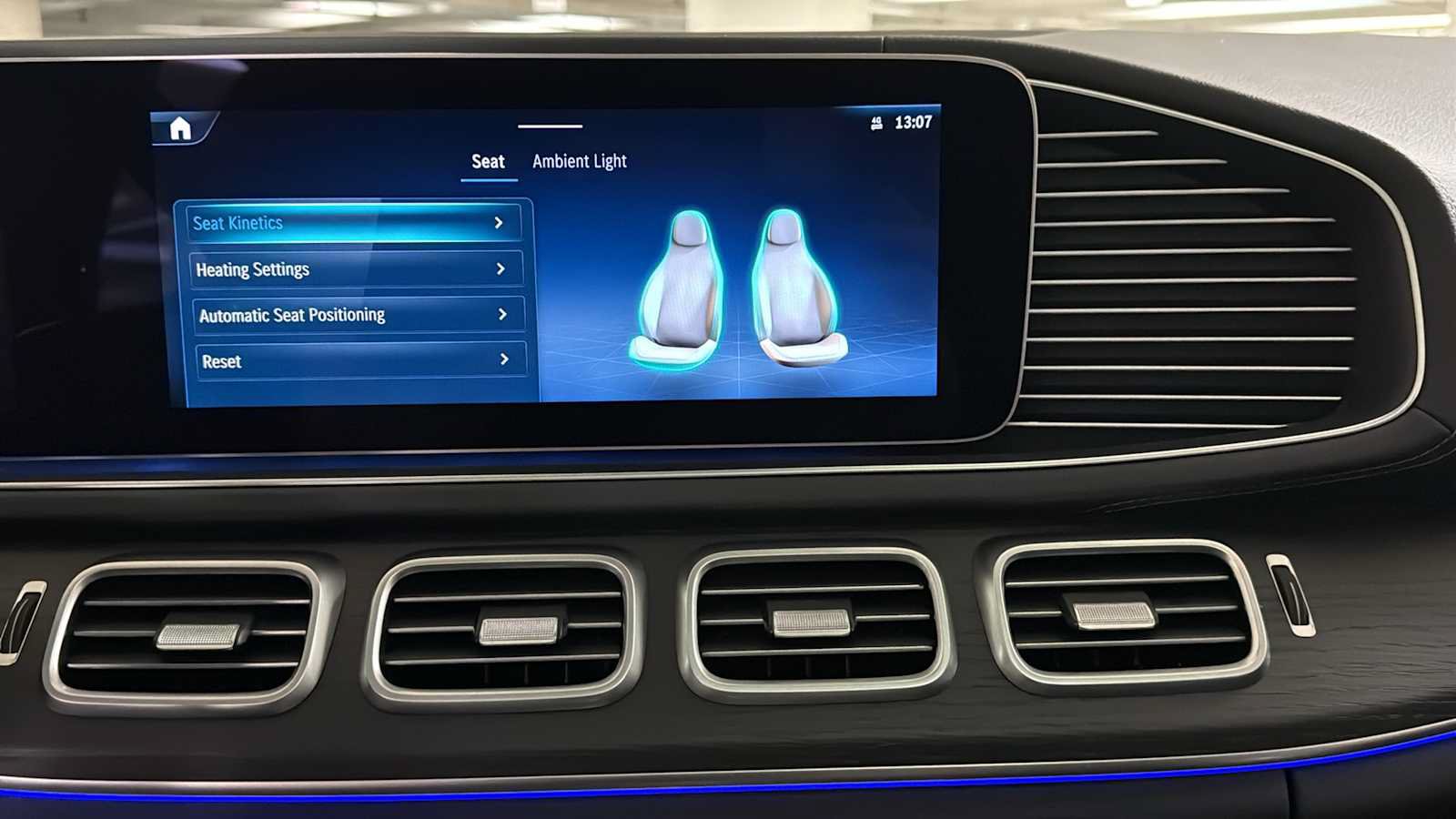 New 2026 Mercedes-Benz GLS 450 4MATIC image 21