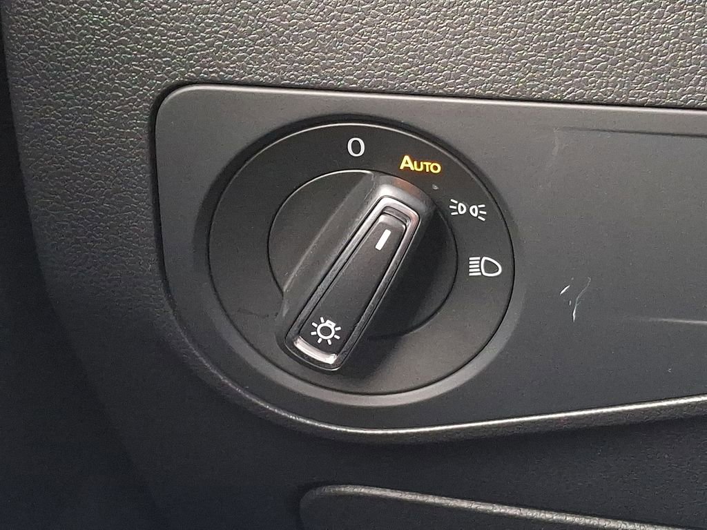 Used 2021 Volkswagen Tiguan SE w/ Panoramic Sunroof Package image 21