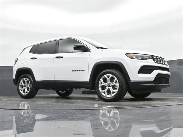 Used 2025 Jeep Compass Sport image 40