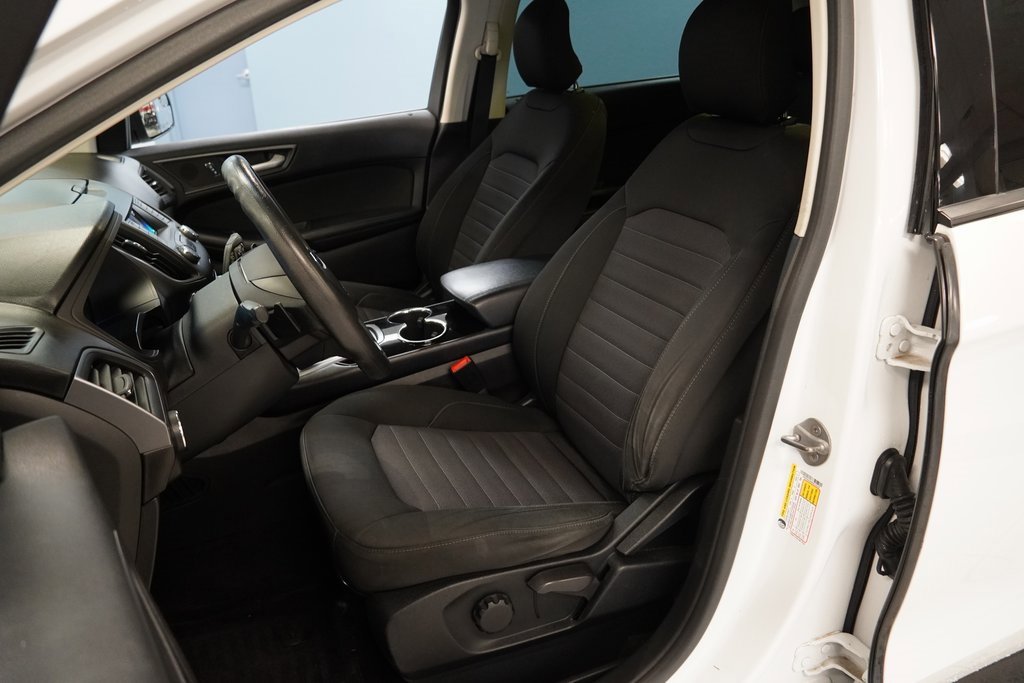 Used 2015 Ford Edge SE image 3